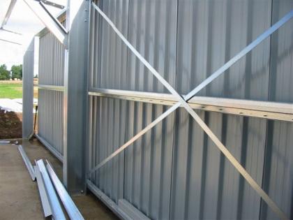 Details of cladding attached to steel frame